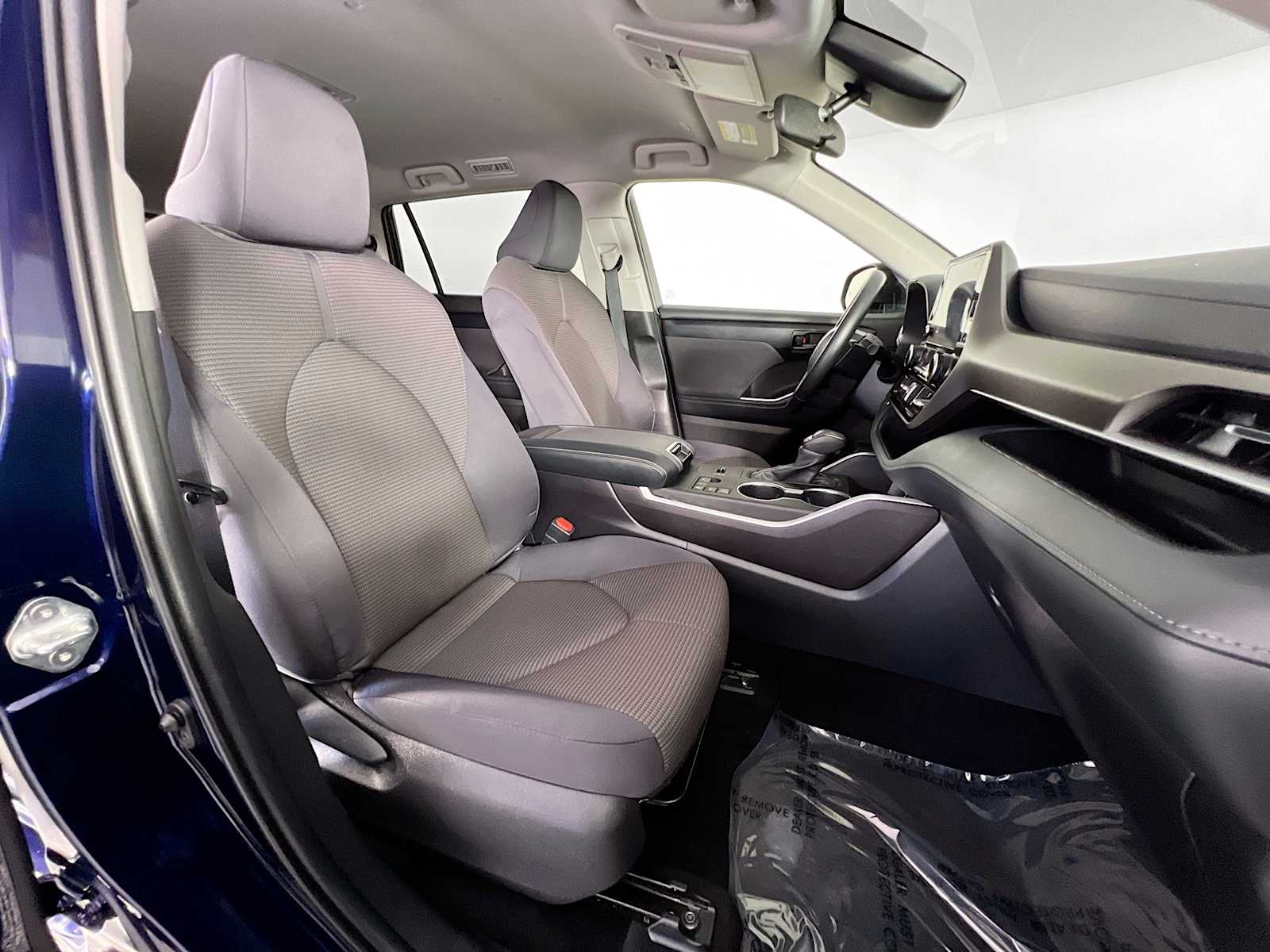 2023 Toyota Highlander LE - Photo 28