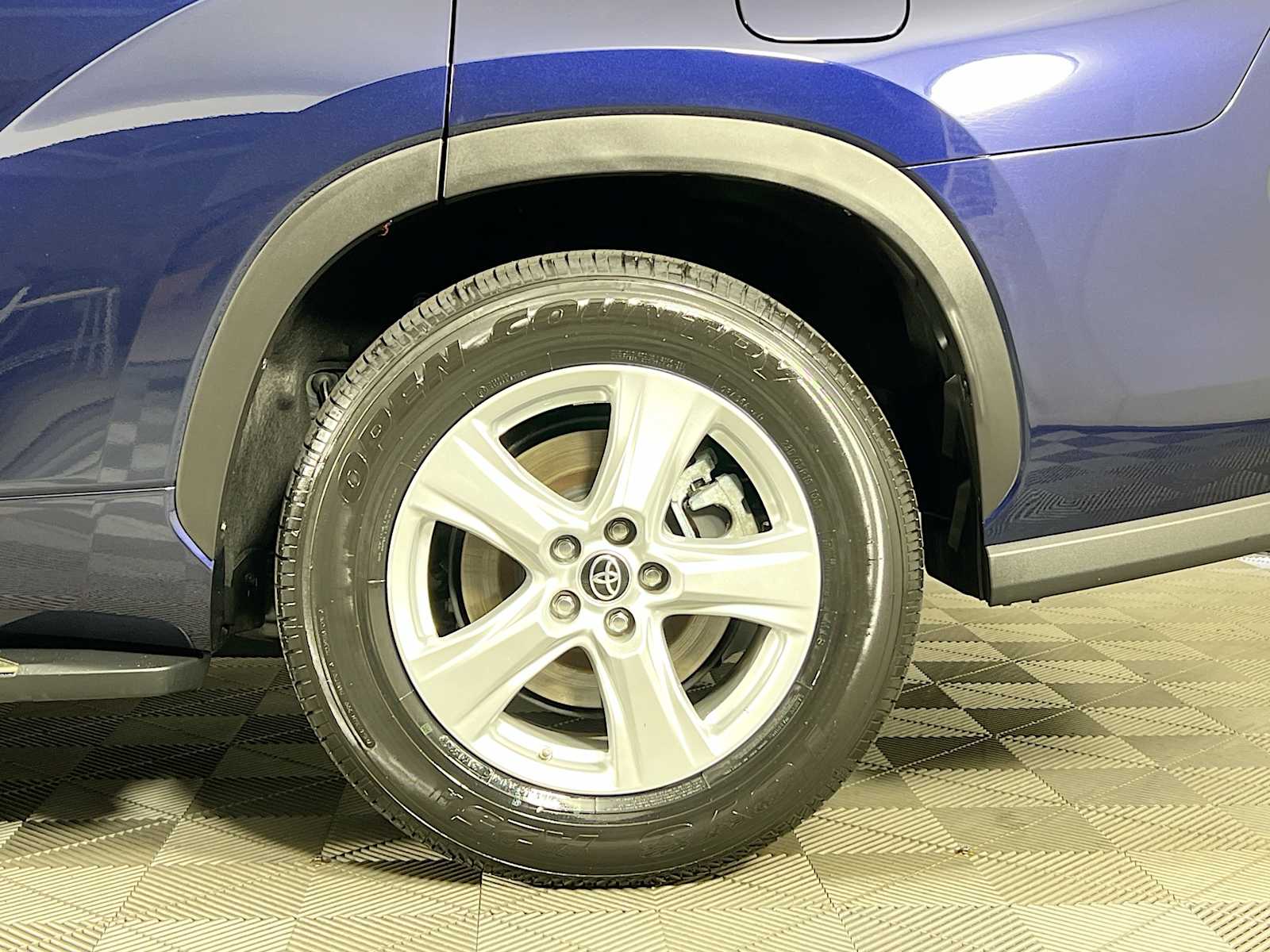 2023 Toyota Highlander LE - Photo 31