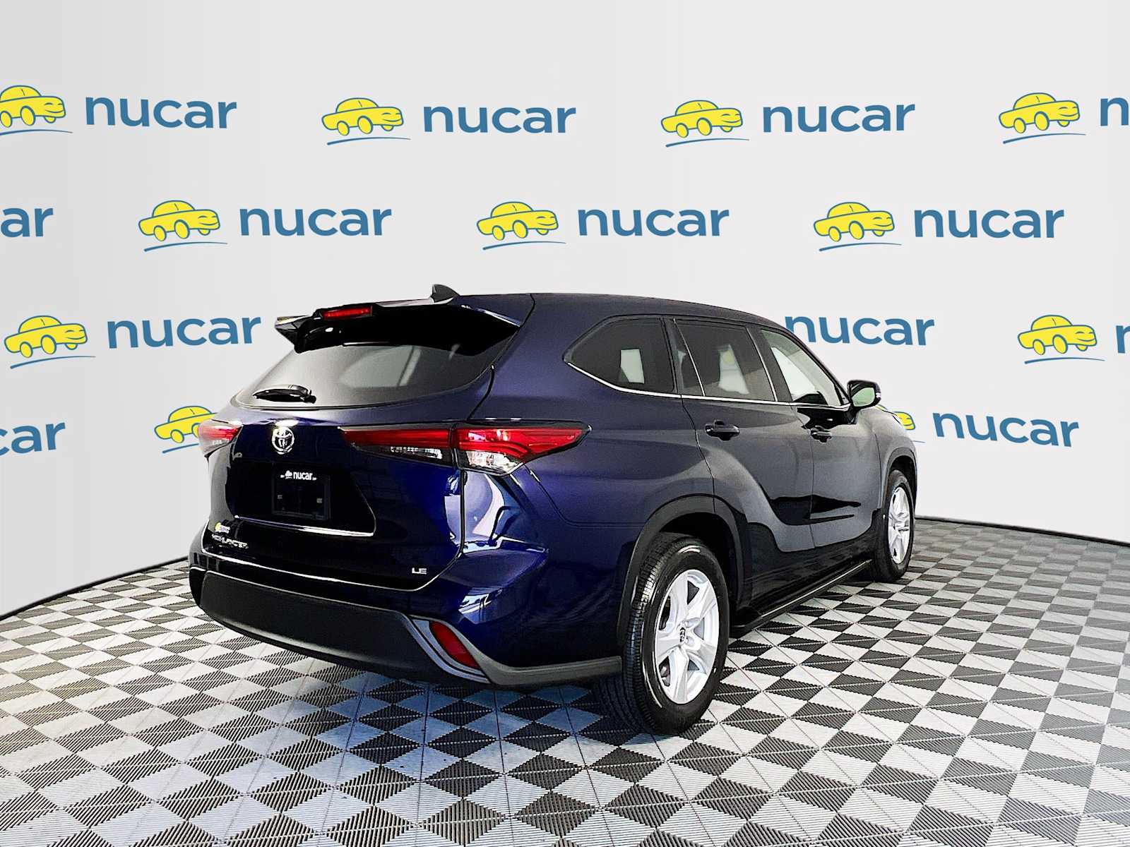 2023 Toyota Highlander LE - Photo 7