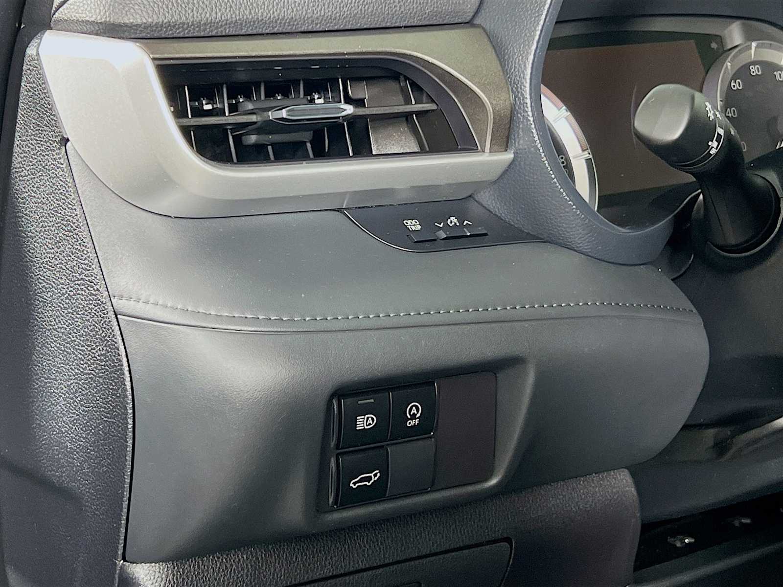 2023 Toyota Highlander LE - Photo 10