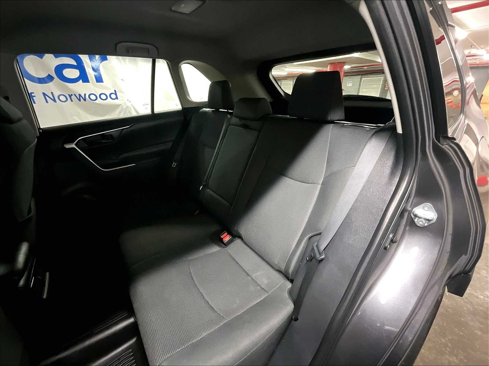 2024 Toyota RAV4 LE - Photo 15