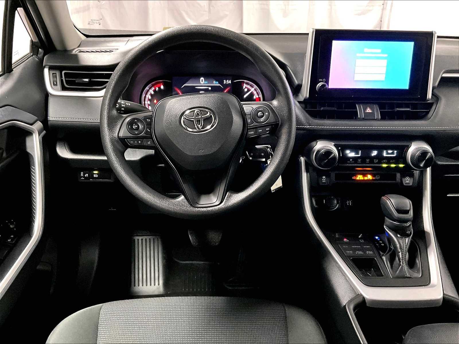 2024 Toyota RAV4 LE - Photo 17