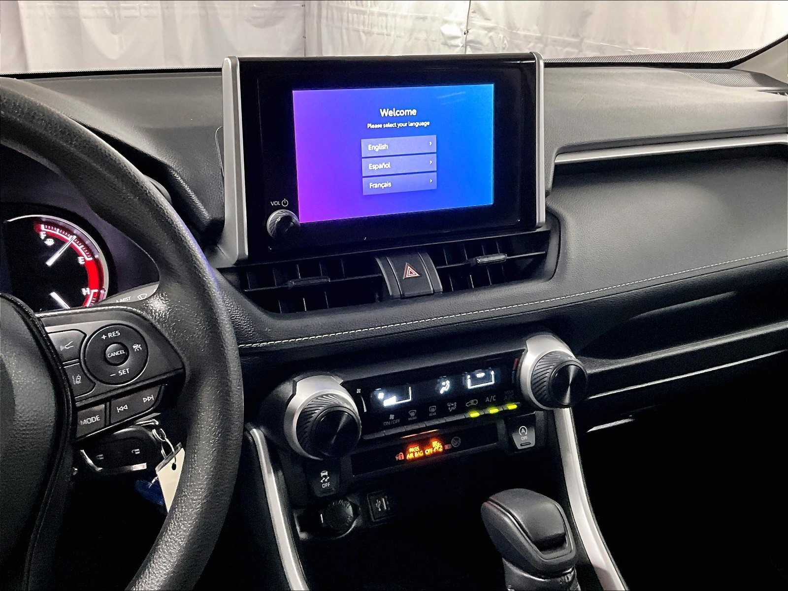 2024 Toyota RAV4 LE - Photo 18