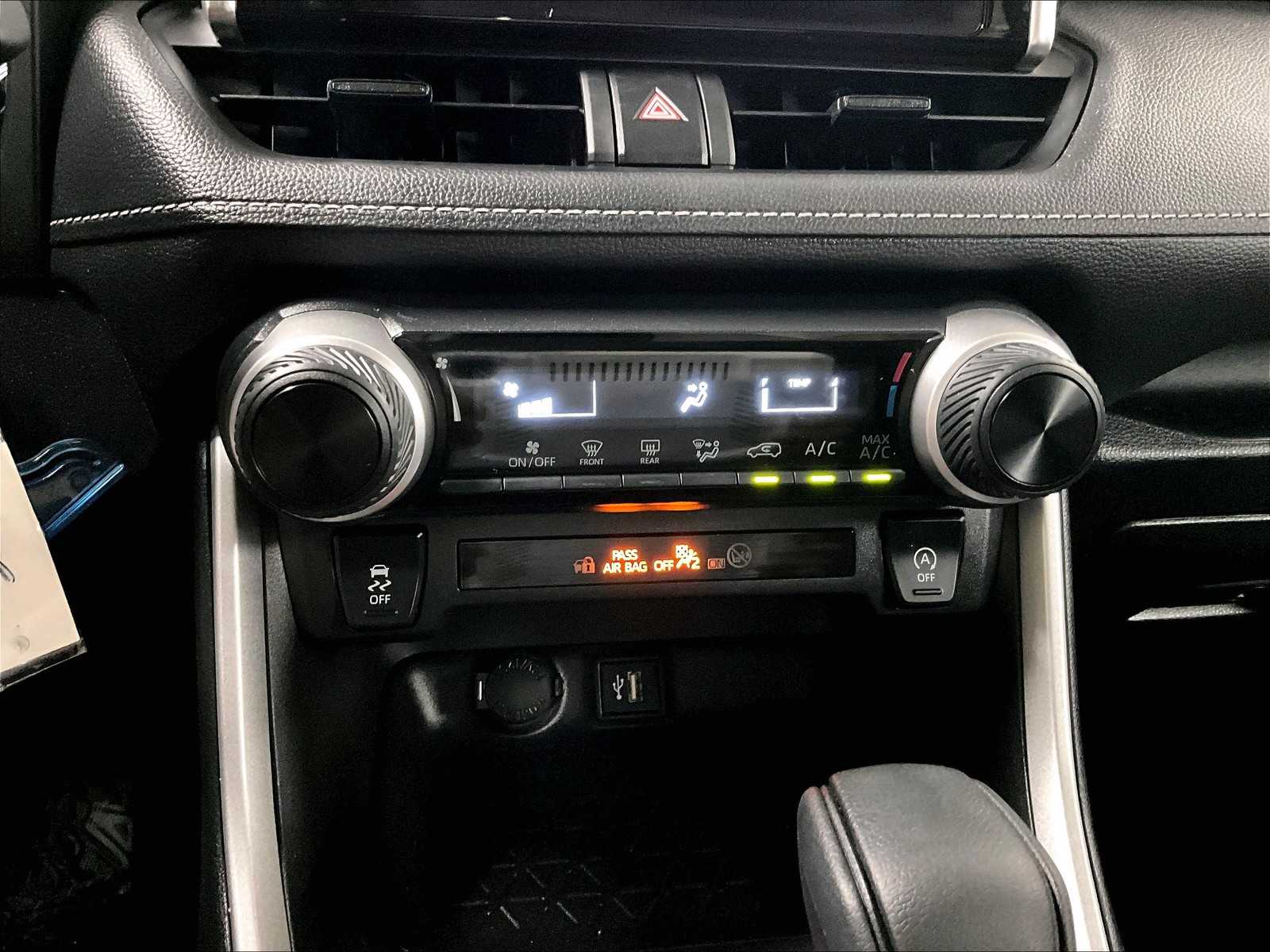 2024 Toyota RAV4 LE - Photo 25
