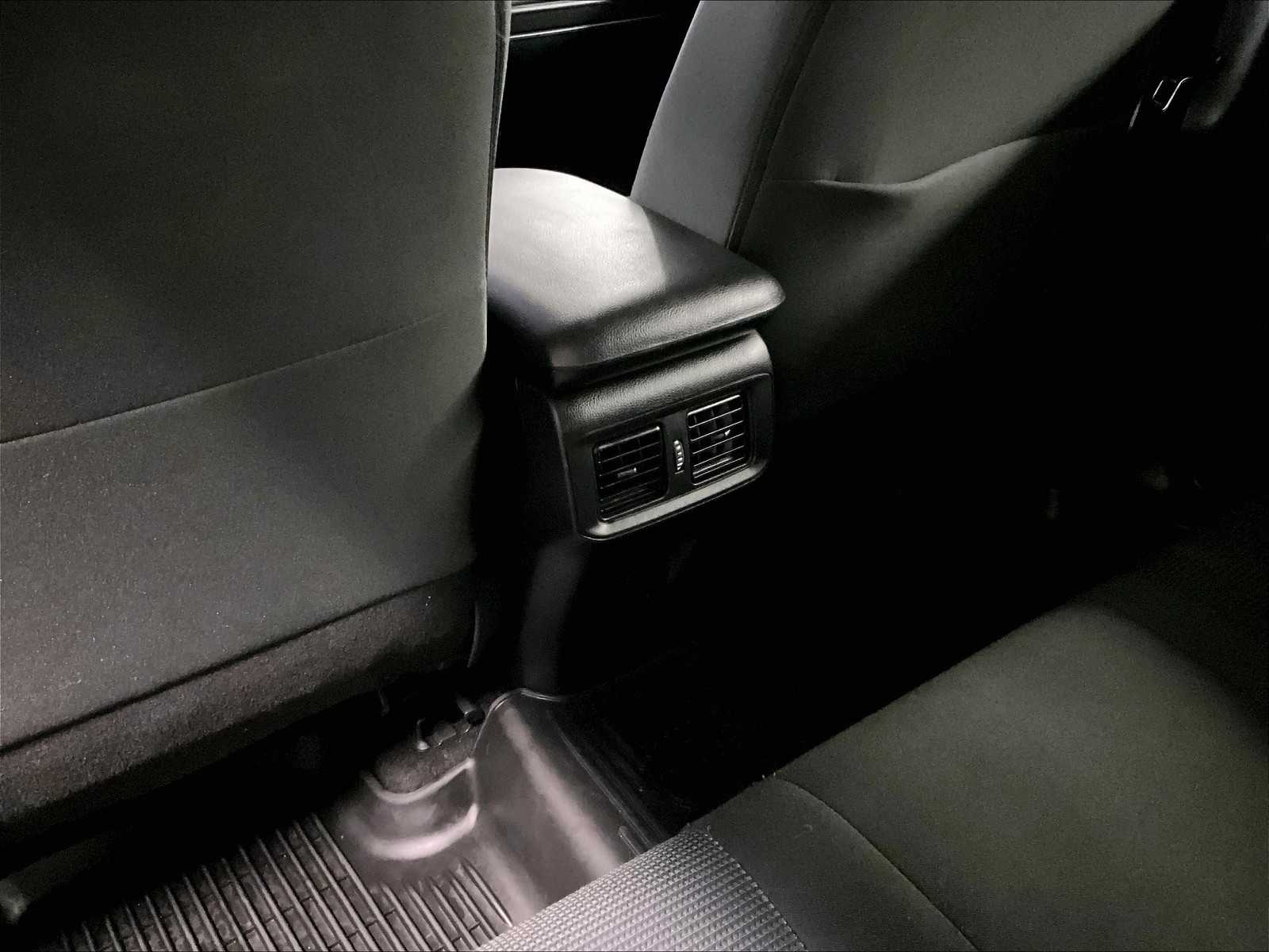 2024 Toyota RAV4 LE - Photo 27