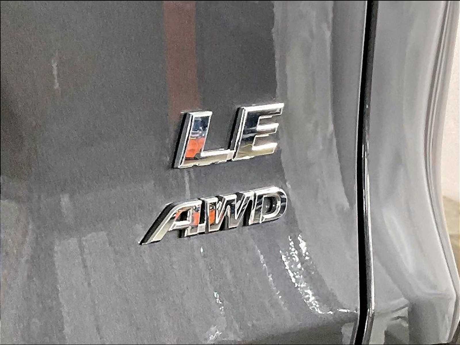 2024 Toyota RAV4 LE - Photo 28
