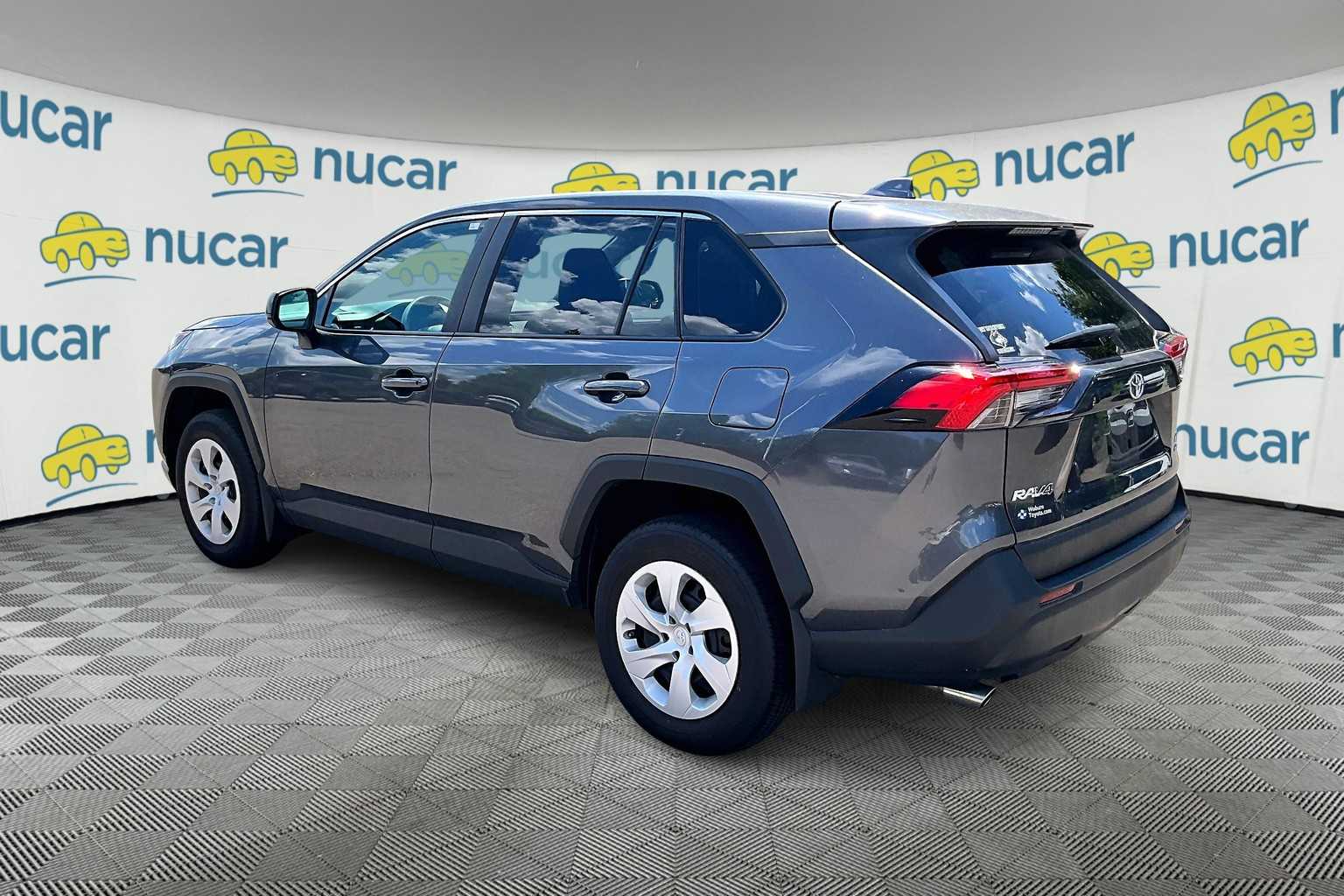 2024 Toyota RAV4 LE - Photo 3