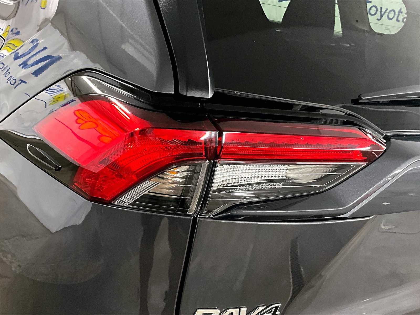 2024 Toyota RAV4 LE - Photo 33