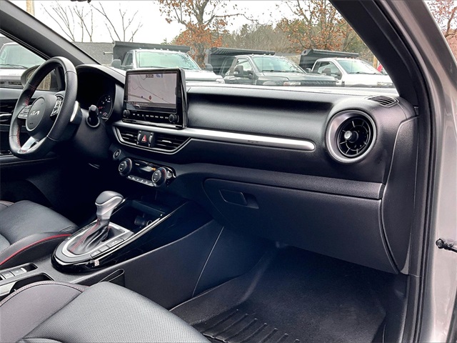 2023 Kia Forte GT - Photo 17