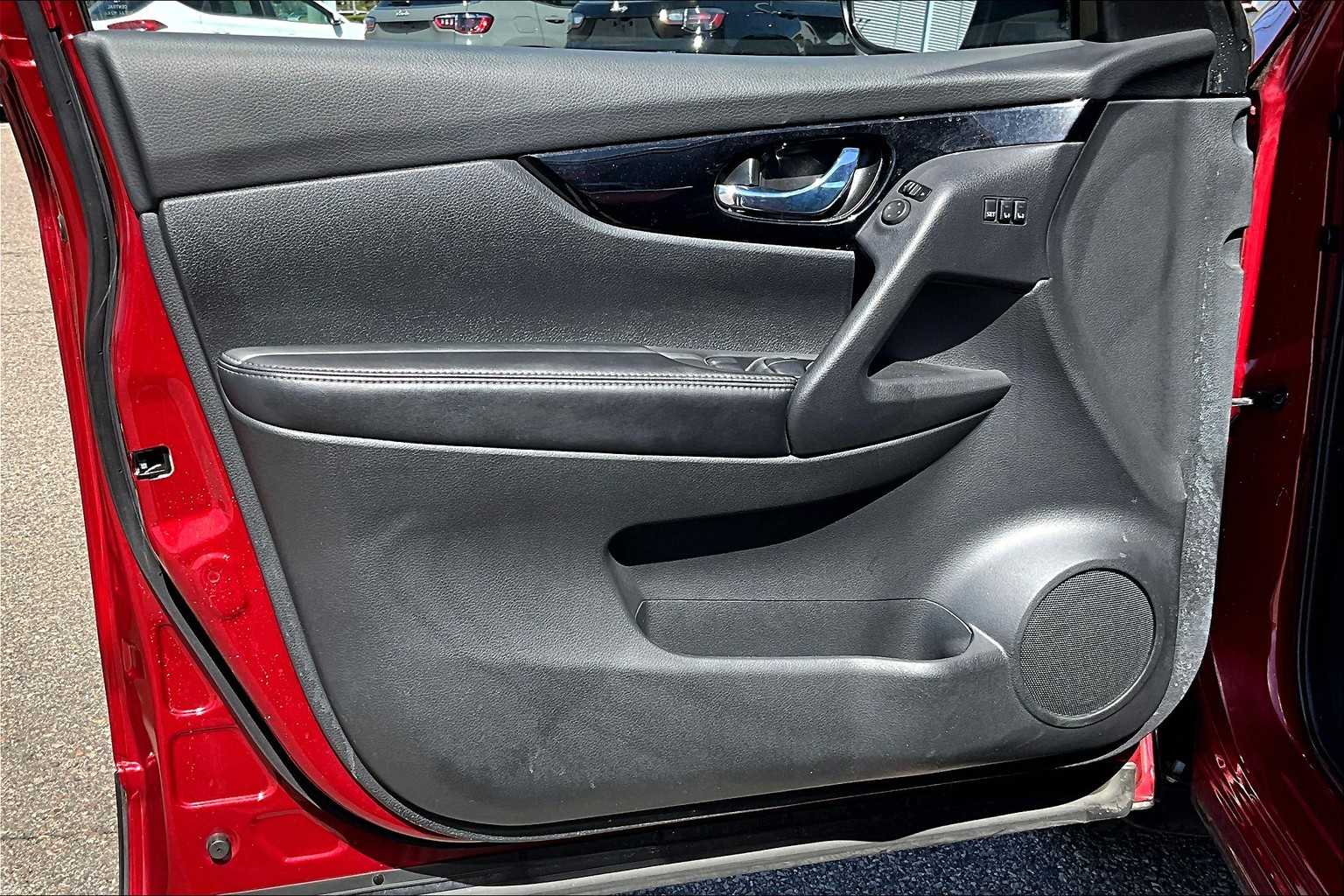 2021 Nissan Rogue Sport SL - Photo 9