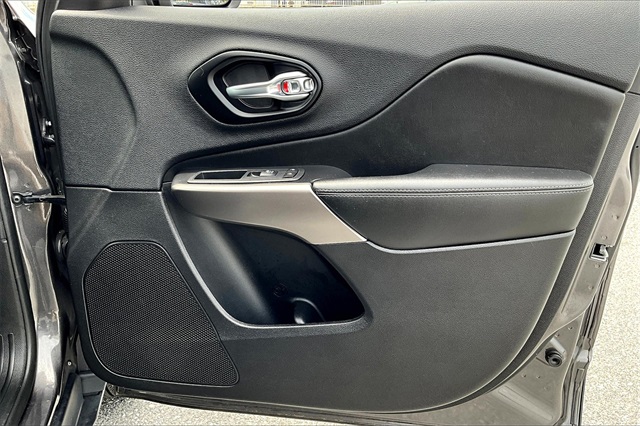 2021 Jeep Cherokee Latitude Lux - Photo 12