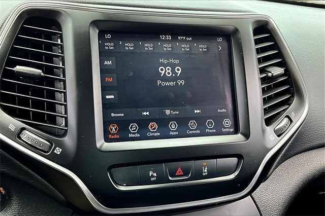 2021 Jeep Cherokee Latitude Lux - Photo 18
