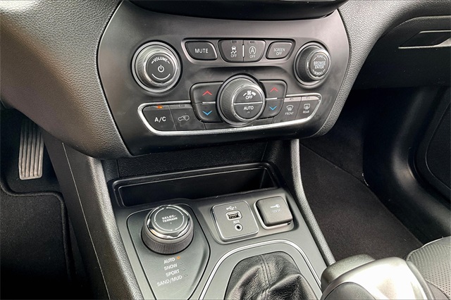 2021 Jeep Cherokee Latitude Lux - Photo 22