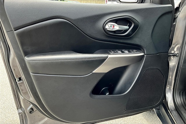 2021 Jeep Cherokee Latitude Lux - Photo 9
