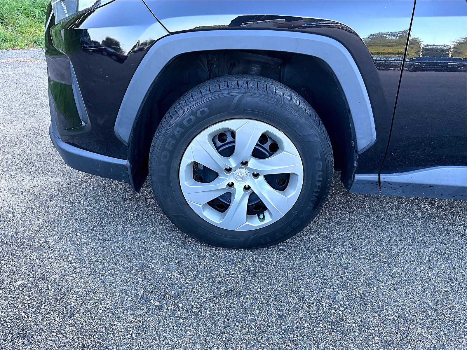 2019 Toyota RAV4 LE - Photo 4