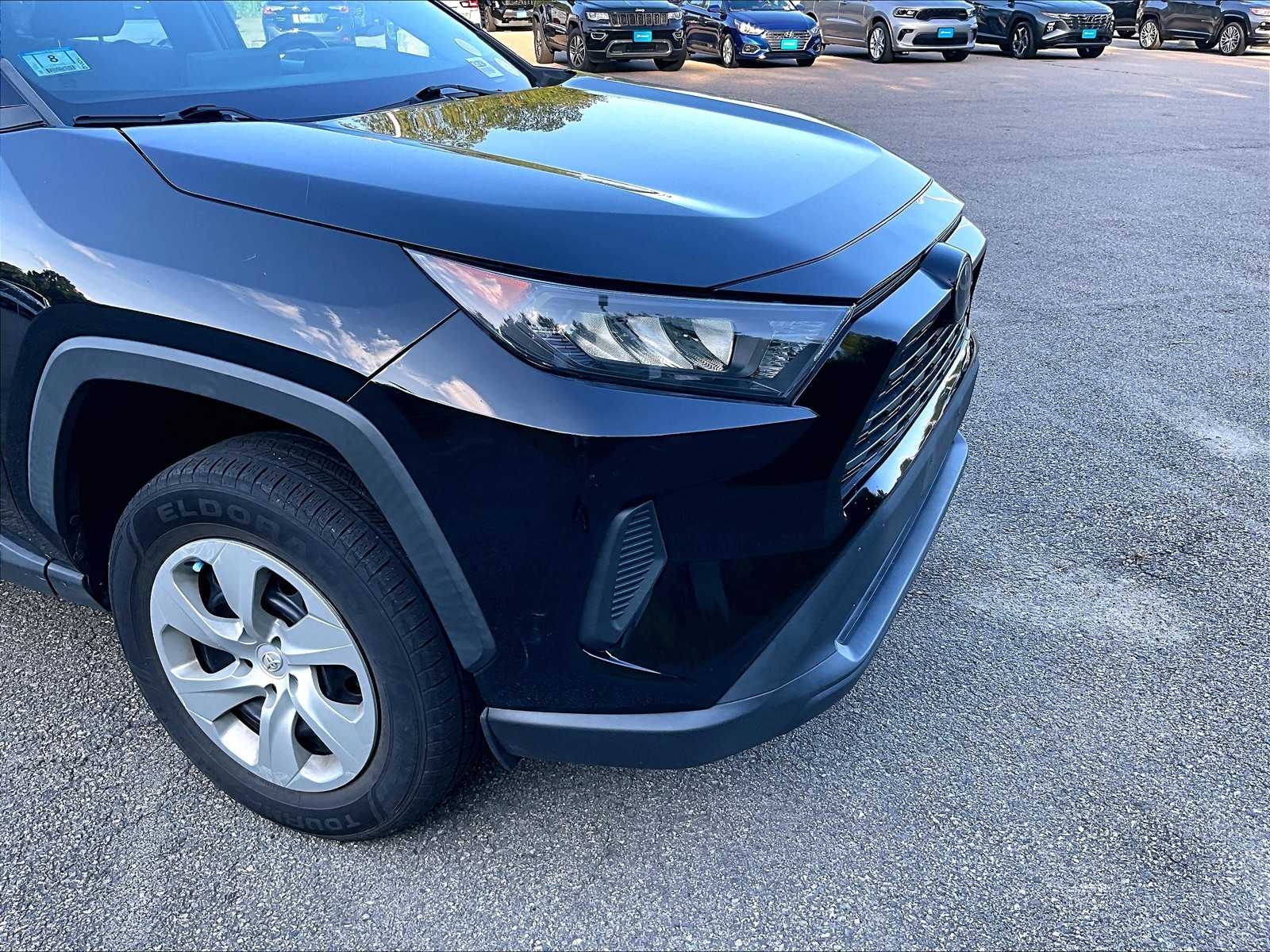 2019 Toyota RAV4 LE - Photo 5