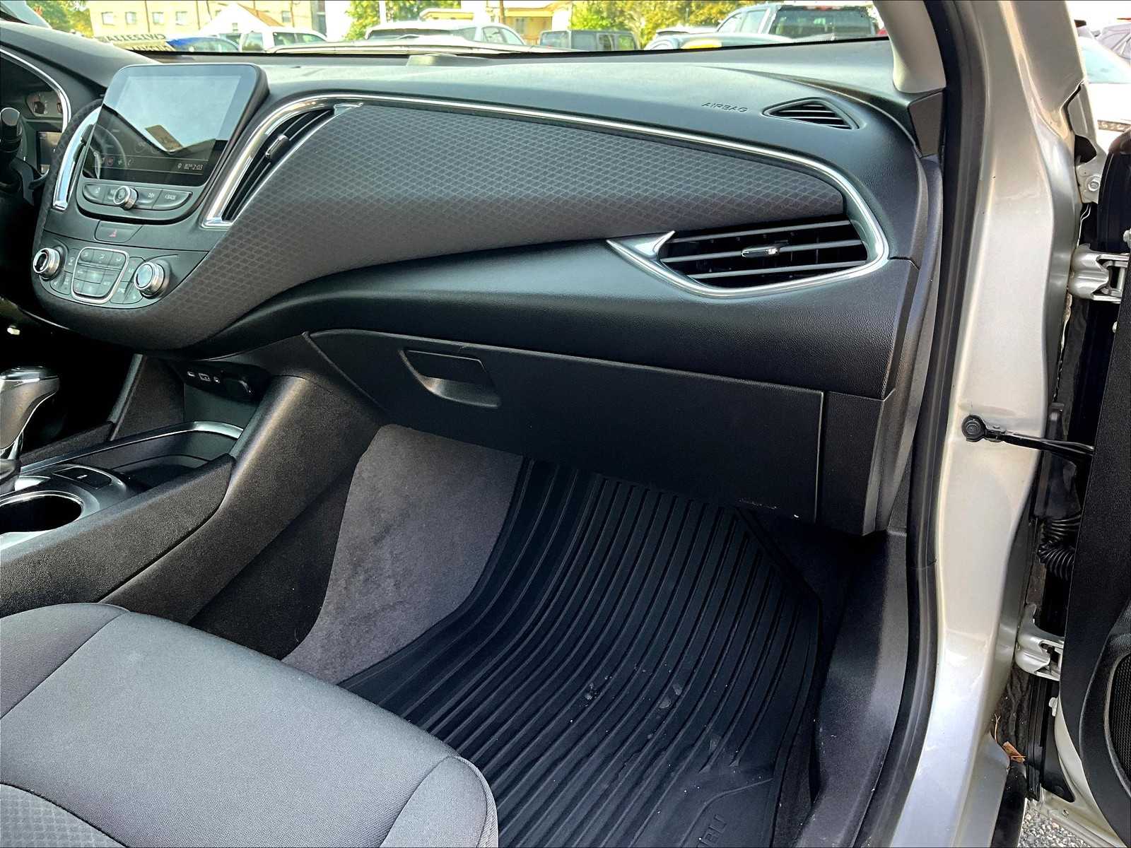 2019 Chevrolet Malibu LT - Photo 13
