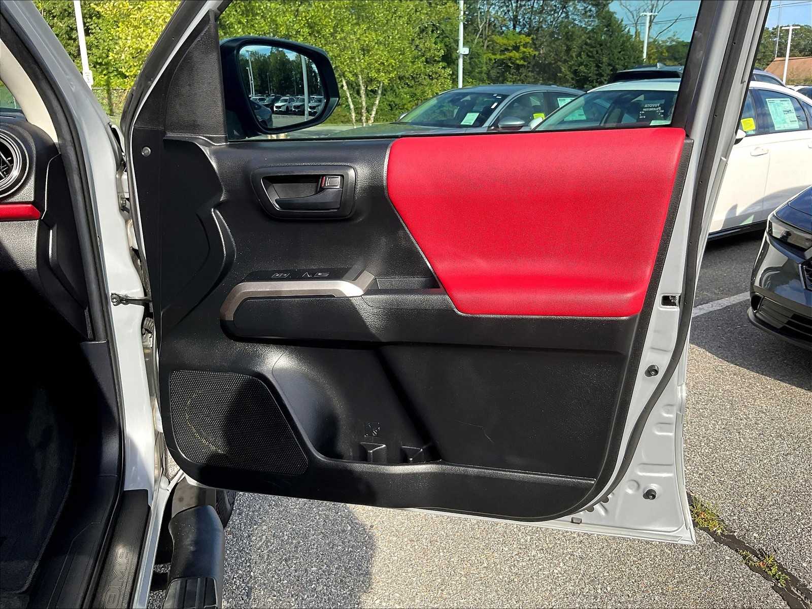 2021 Toyota Tacoma SR5 - Photo 12
