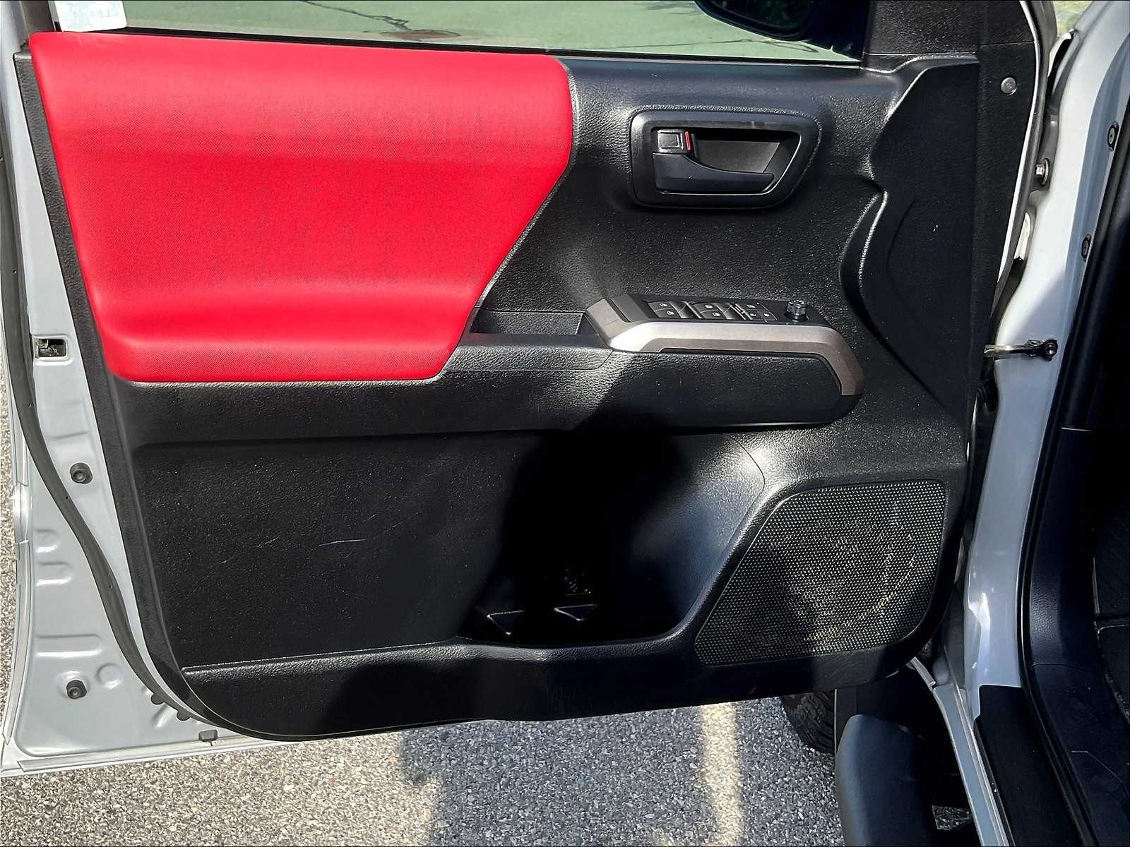 2021 Toyota Tacoma SR5 - Photo 9