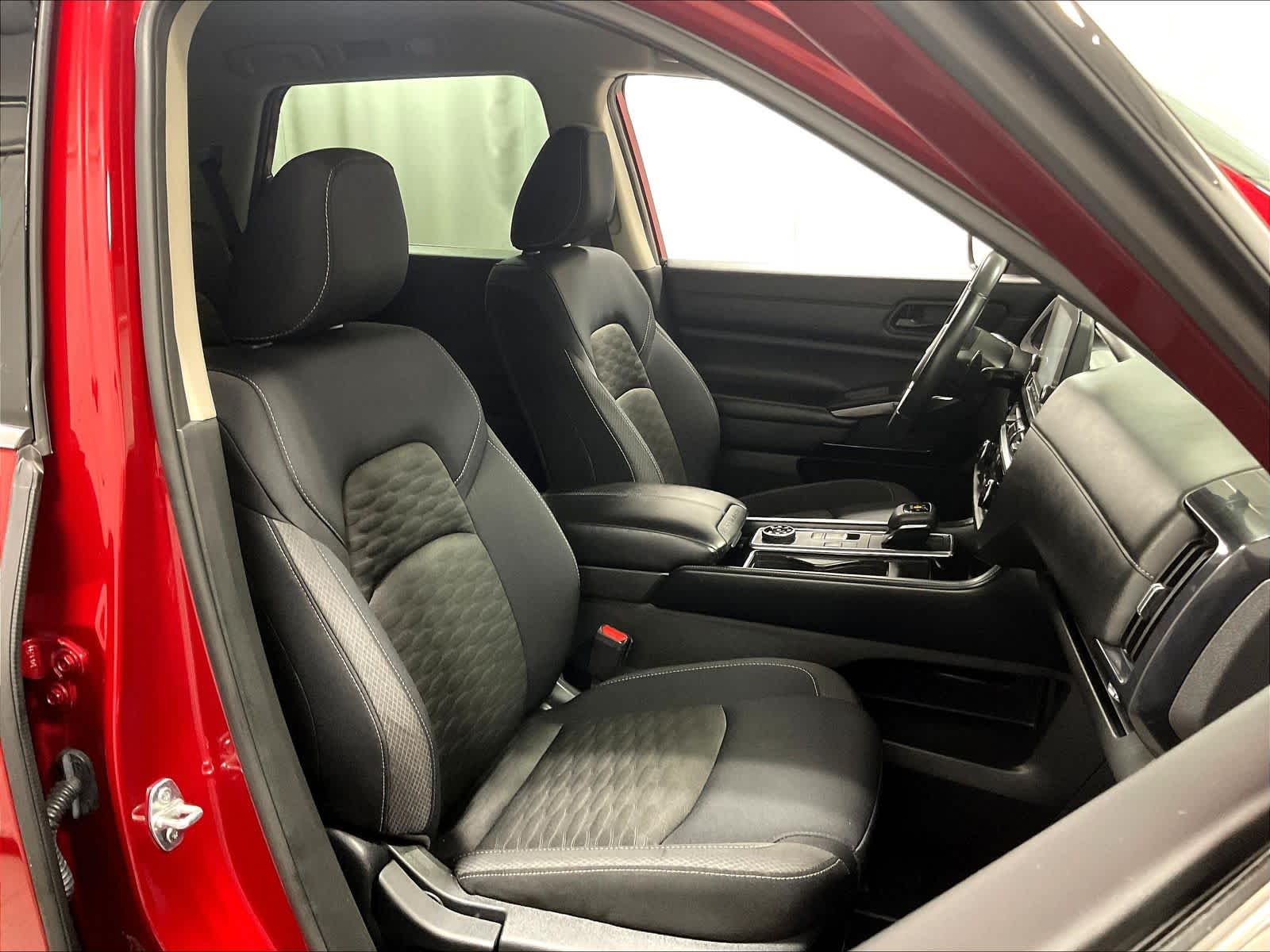 2024 Nissan Pathfinder SV - Photo 11