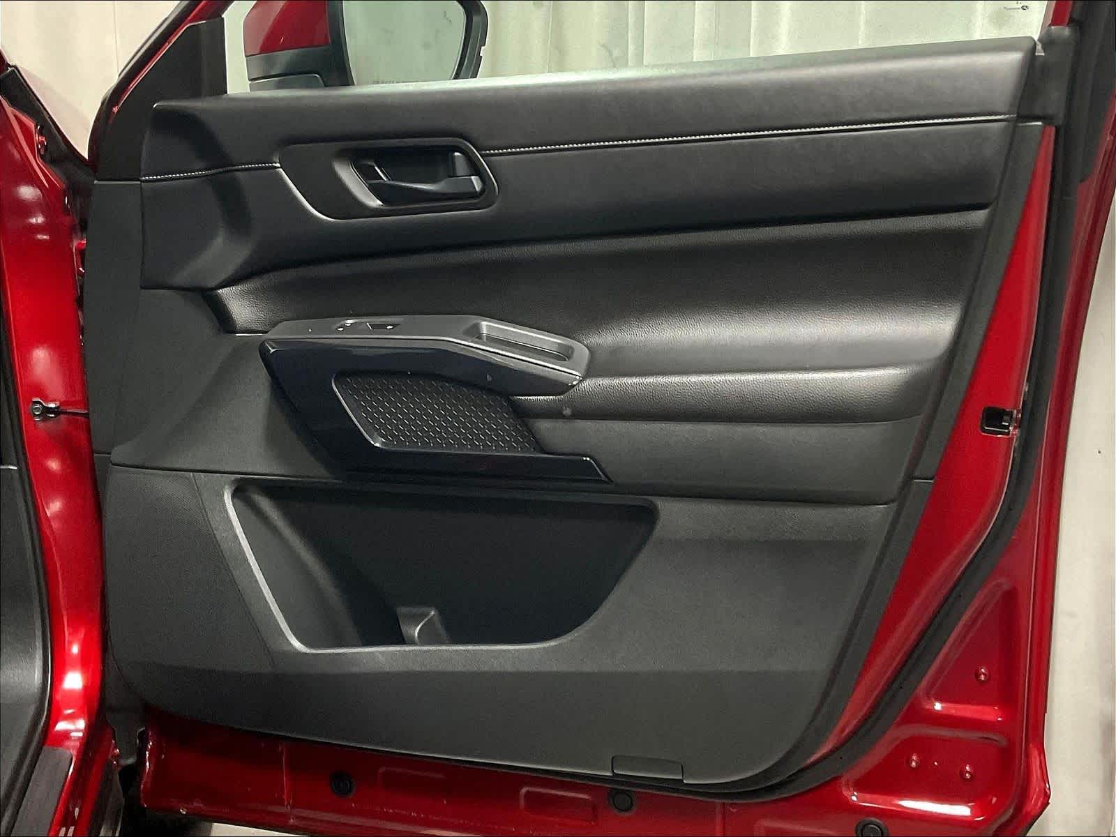 2024 Nissan Pathfinder SV - Photo 12