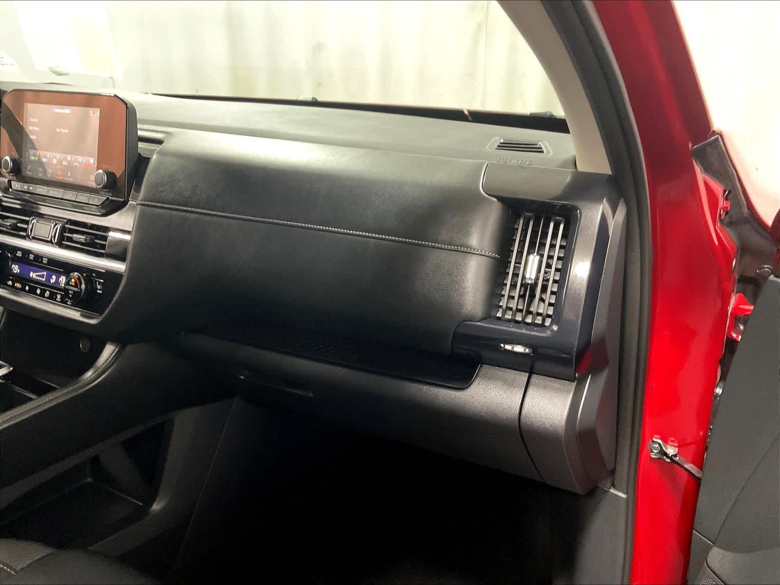 2024 Nissan Pathfinder SV - Photo 13