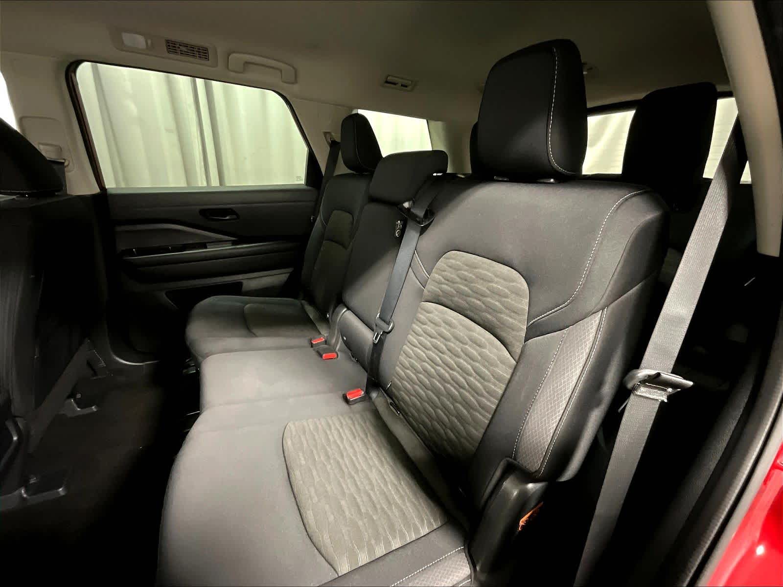 2024 Nissan Pathfinder SV - Photo 15