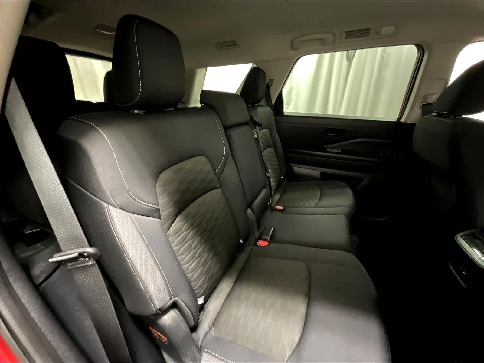 2024 Nissan Pathfinder SV - Photo 16