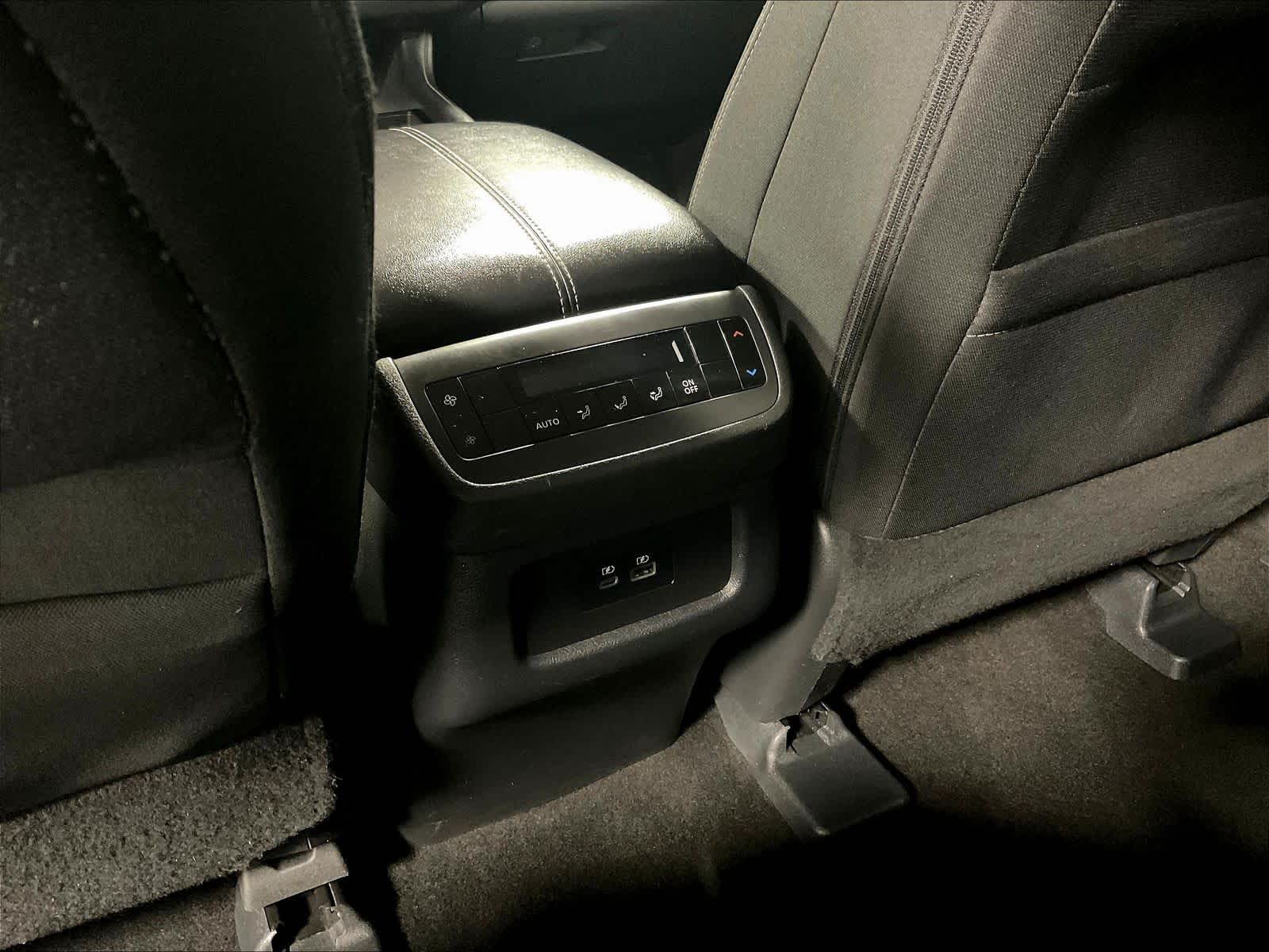 2024 Nissan Pathfinder SV - Photo 27