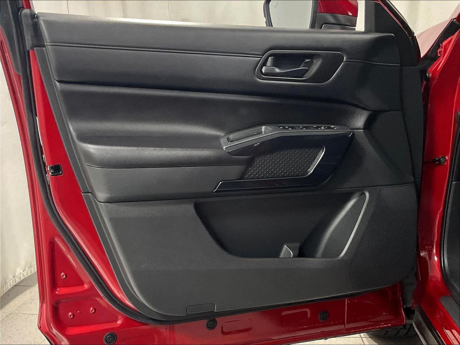 2024 Nissan Pathfinder SV - Photo 9