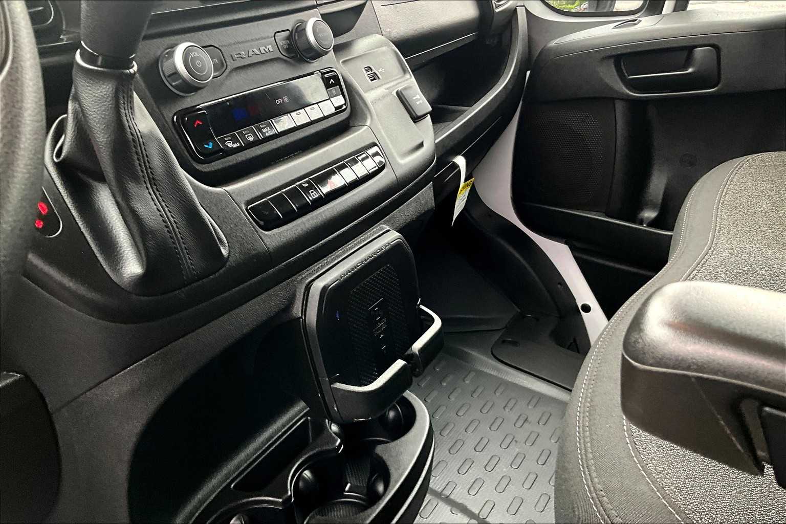 2024 Ram ProMaster Tradesman - Photo 17