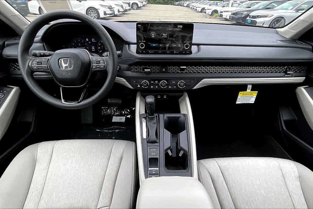 2025 Honda Accord SE - Photo 11