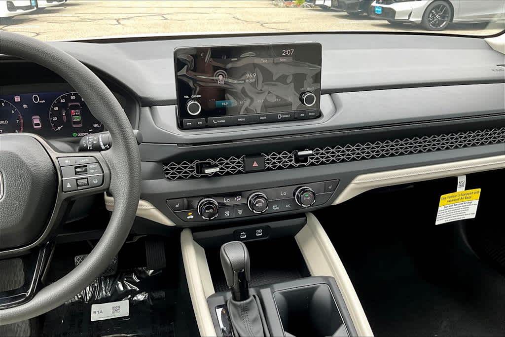 2025 Honda Accord SE - Photo 12