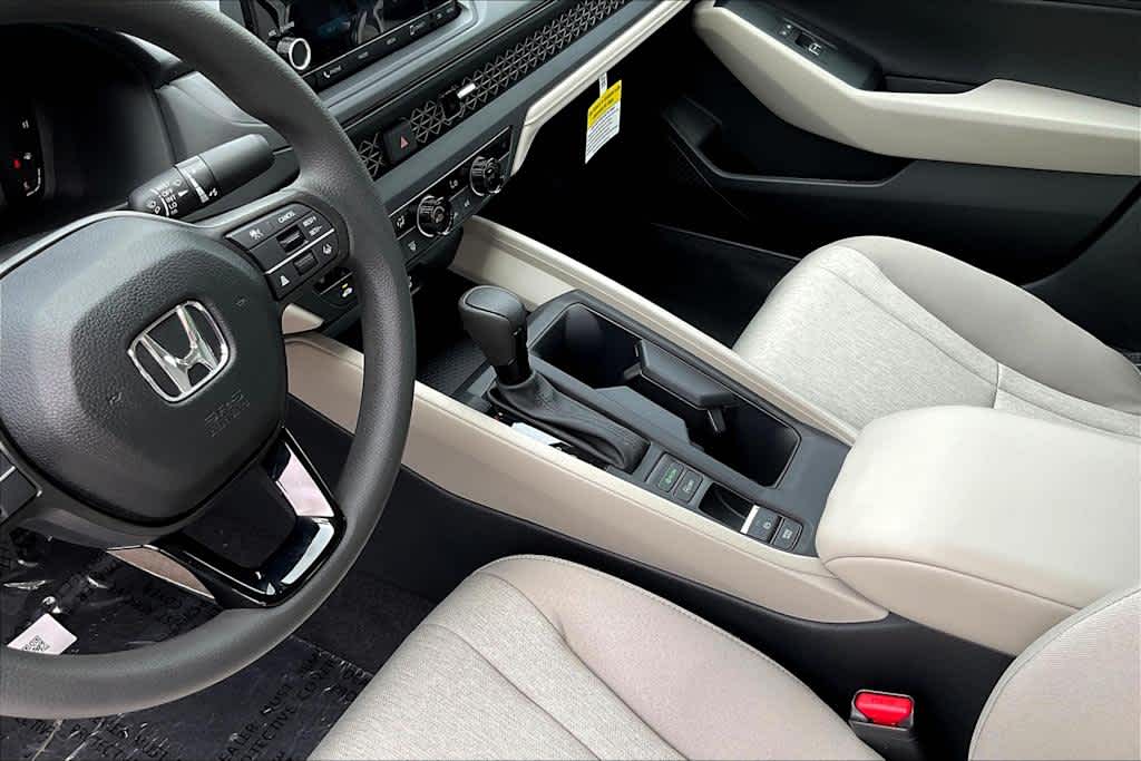 2025 Honda Accord SE - Photo 13