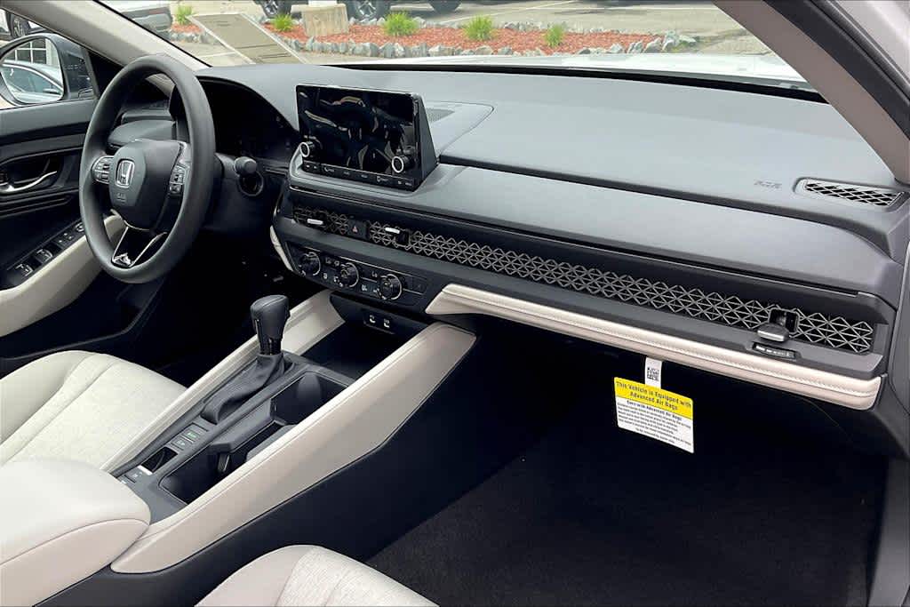 2025 Honda Accord SE - Photo 9