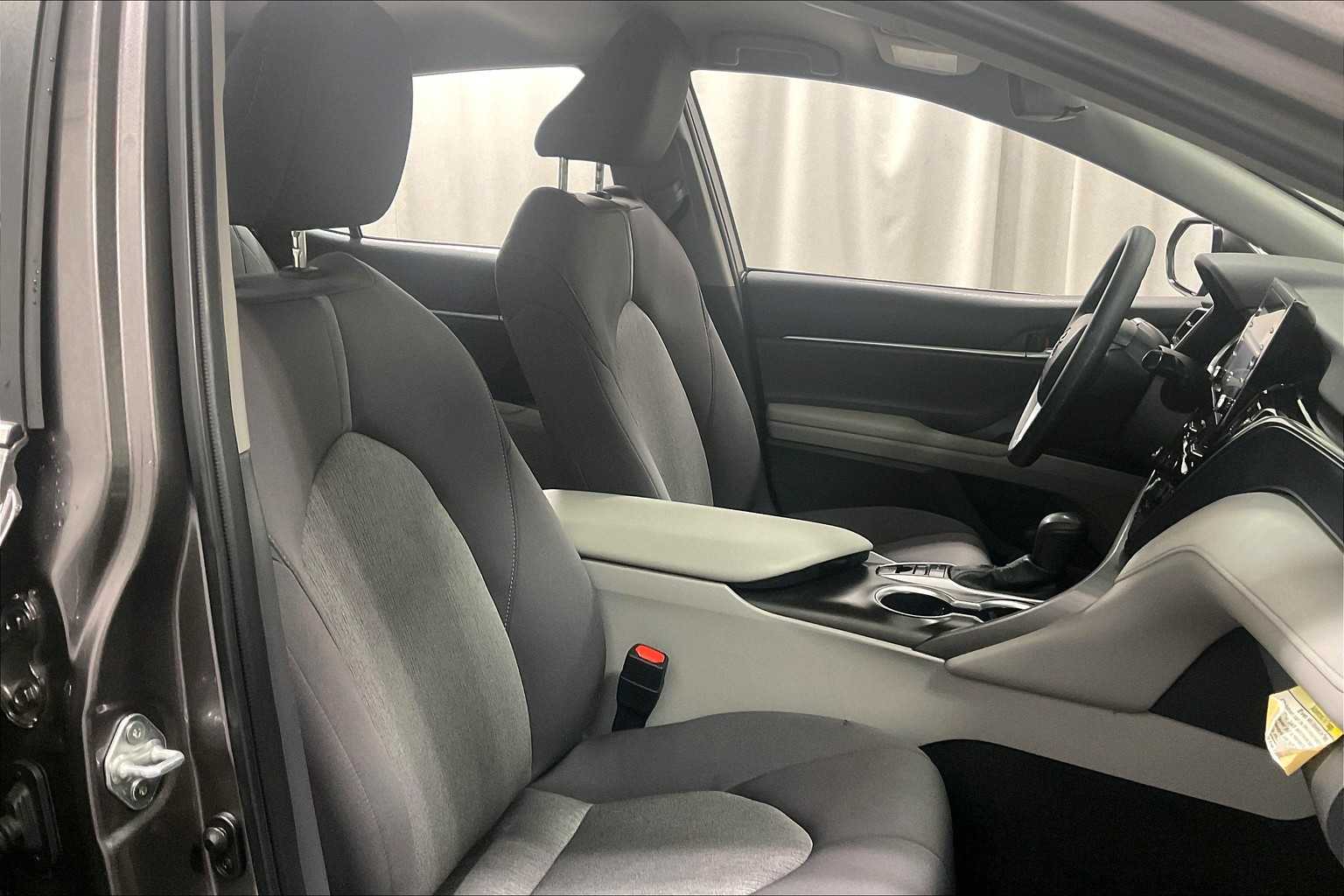 2023 Toyota Camry Hybrid LE - Photo 11