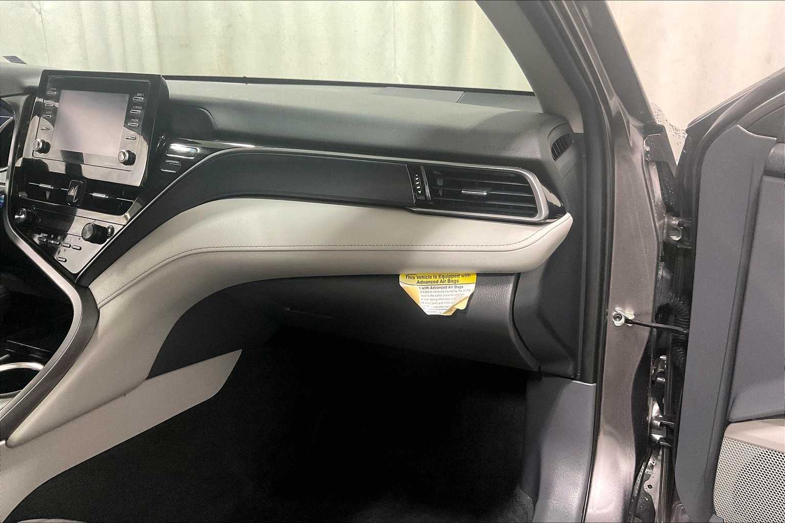 2023 Toyota Camry Hybrid LE - Photo 13