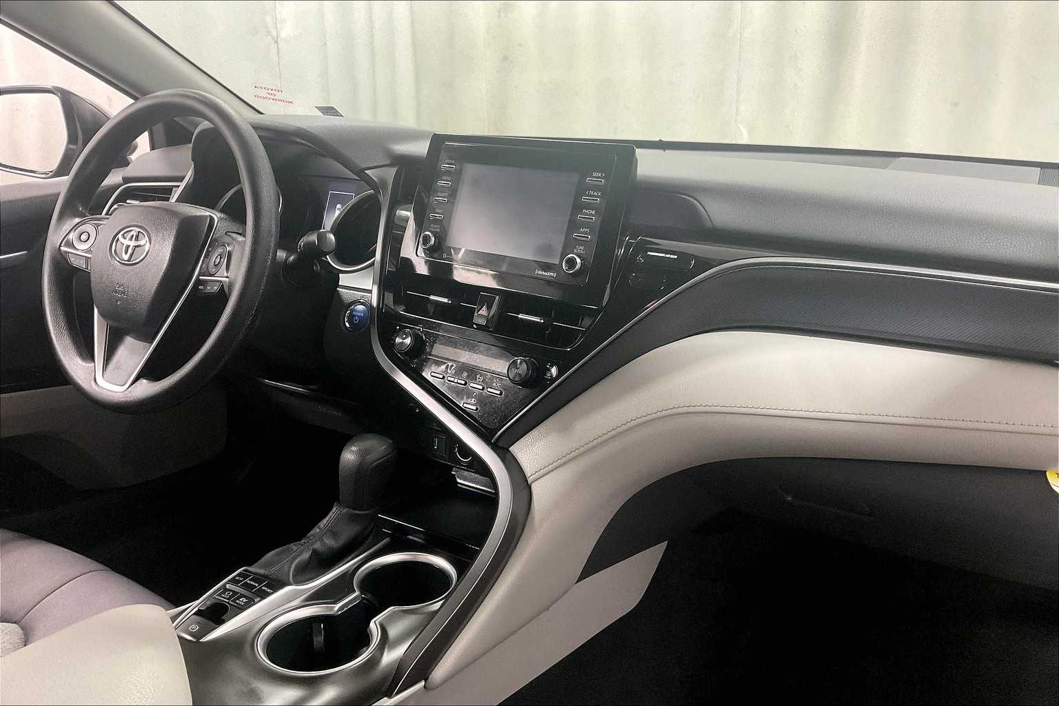 2023 Toyota Camry Hybrid LE - Photo 14