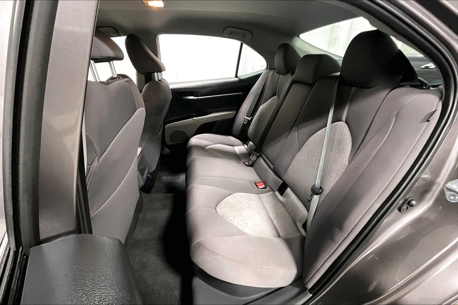 2023 Toyota Camry Hybrid LE - Photo 15