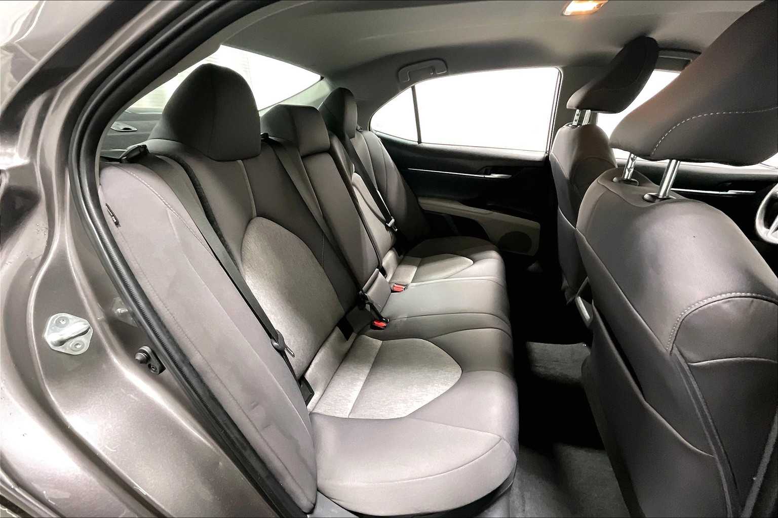 2023 Toyota Camry Hybrid LE - Photo 16