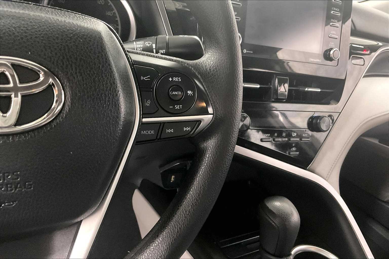 2023 Toyota Camry Hybrid LE - Photo 23