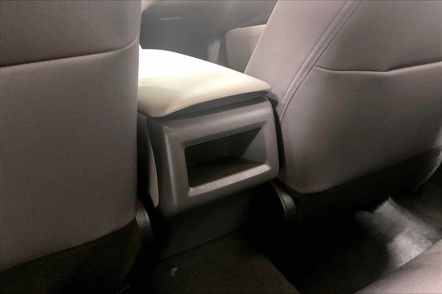 2023 Toyota Camry Hybrid LE - Photo 27