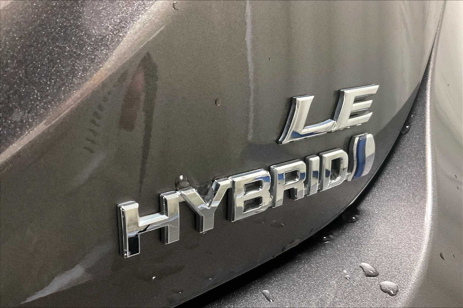 2023 Toyota Camry Hybrid LE - Photo 28