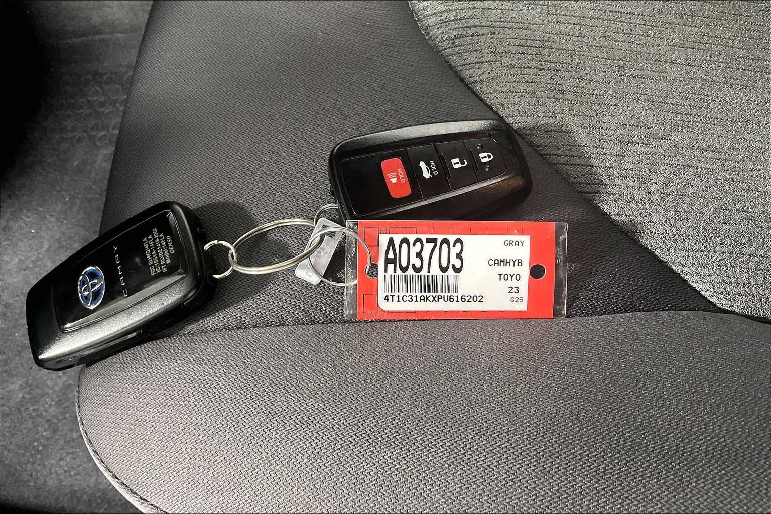 2023 Toyota Camry Hybrid LE - Photo 30