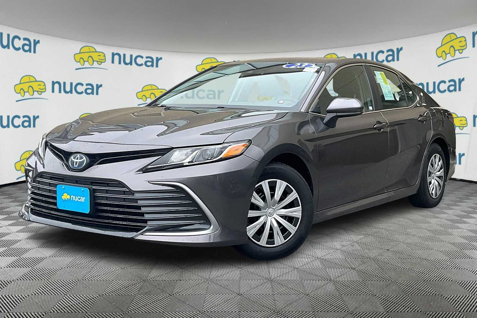 2023 Toyota Camry Hybrid LE - Photo 3
