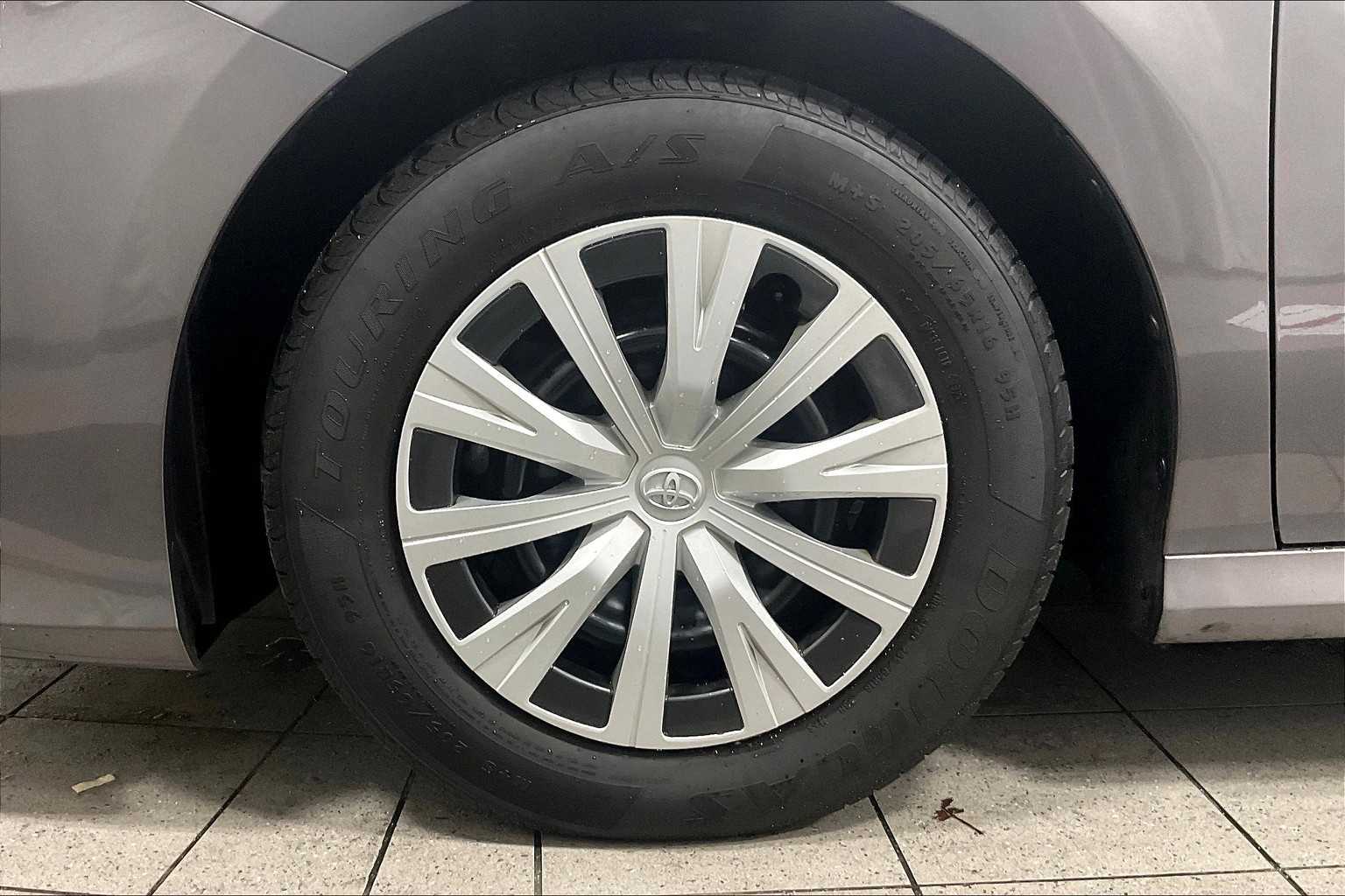 2023 Toyota Camry Hybrid LE - Photo 7
