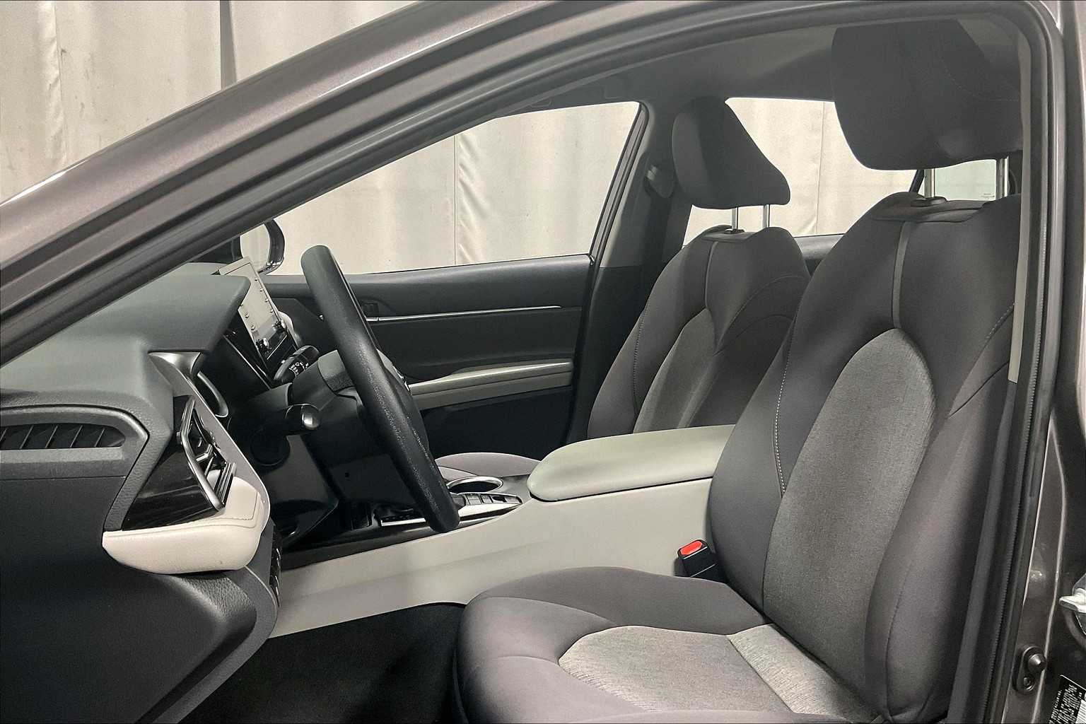 2023 Toyota Camry Hybrid LE - Photo 10