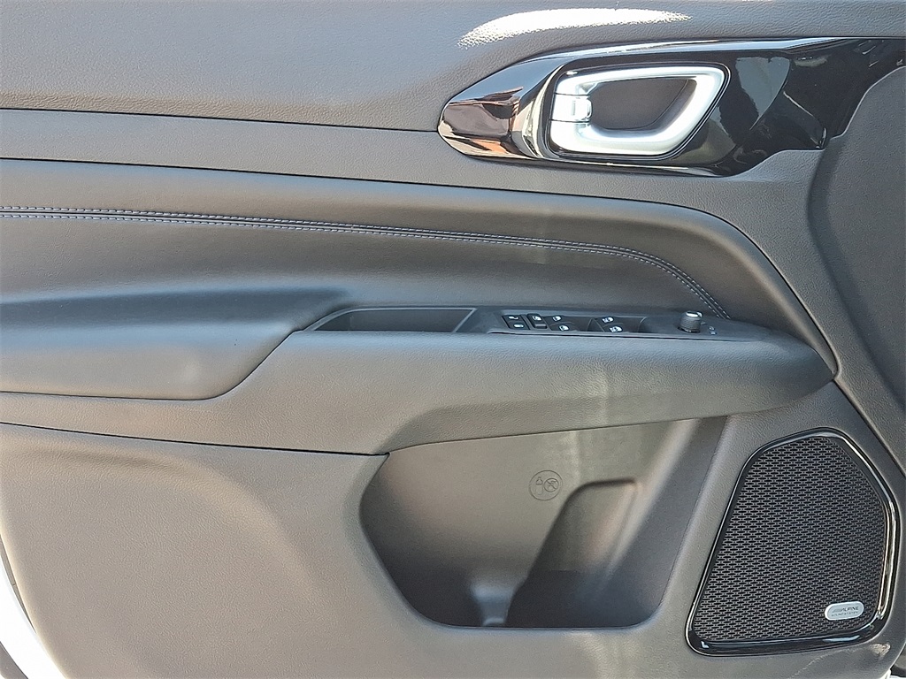 2025 Jeep Compass Limited - Photo 8