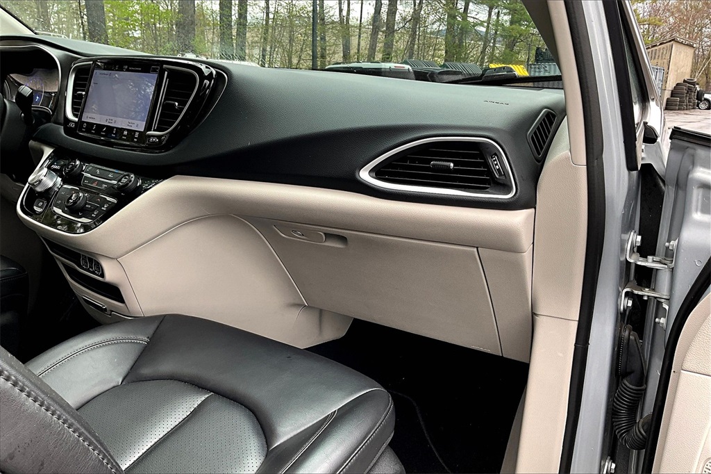 2023 Chrysler Pacifica Touring L - Photo 13