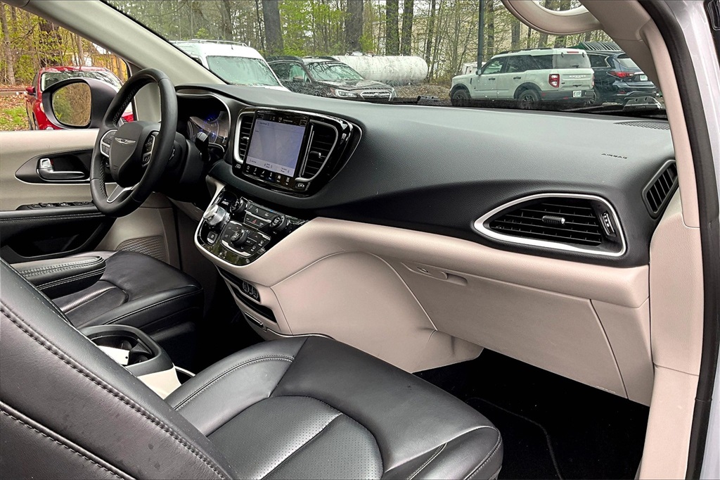 2023 Chrysler Pacifica Touring L - Photo 14